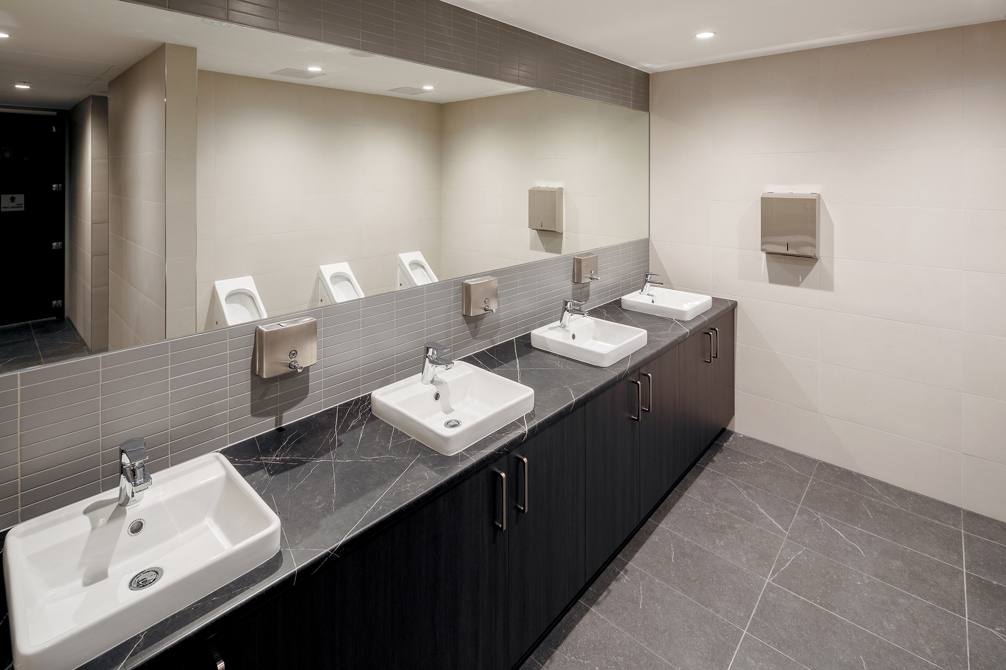 border express australia, industrial, warehouse, 17 tarlton crescent perth airport western australia, d&c contract, logistics, project, development, supply chain, interior, bathroom, urinals