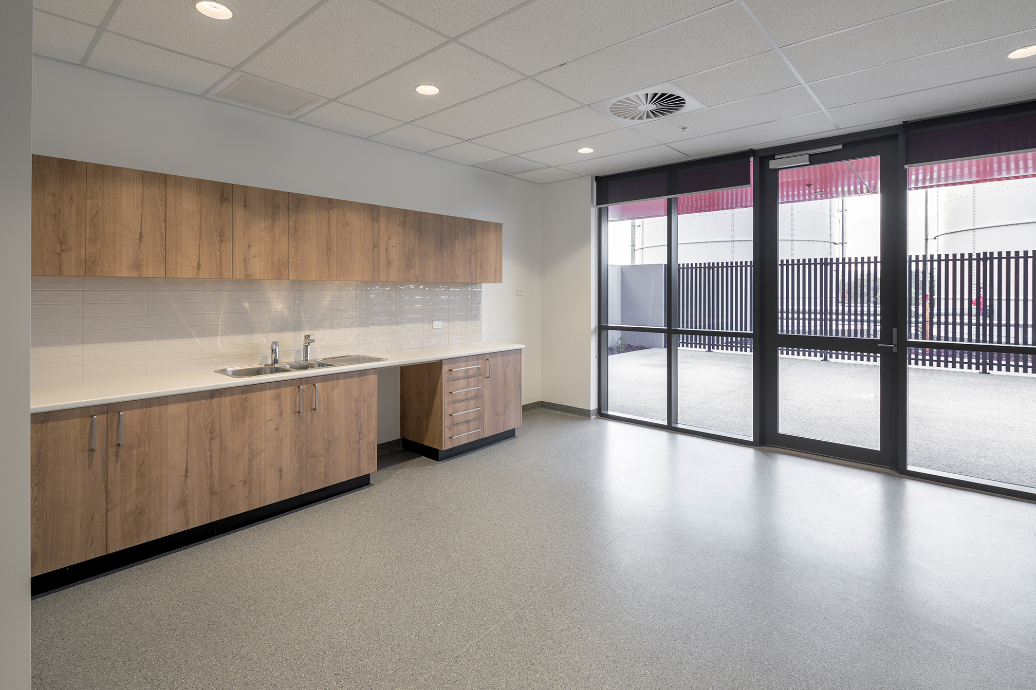 border express australia, industrial, warehouse, 17 tarlton crescent perth airport western australia, d&c contract, logistics, project, development, supply chain, interior, kitchen