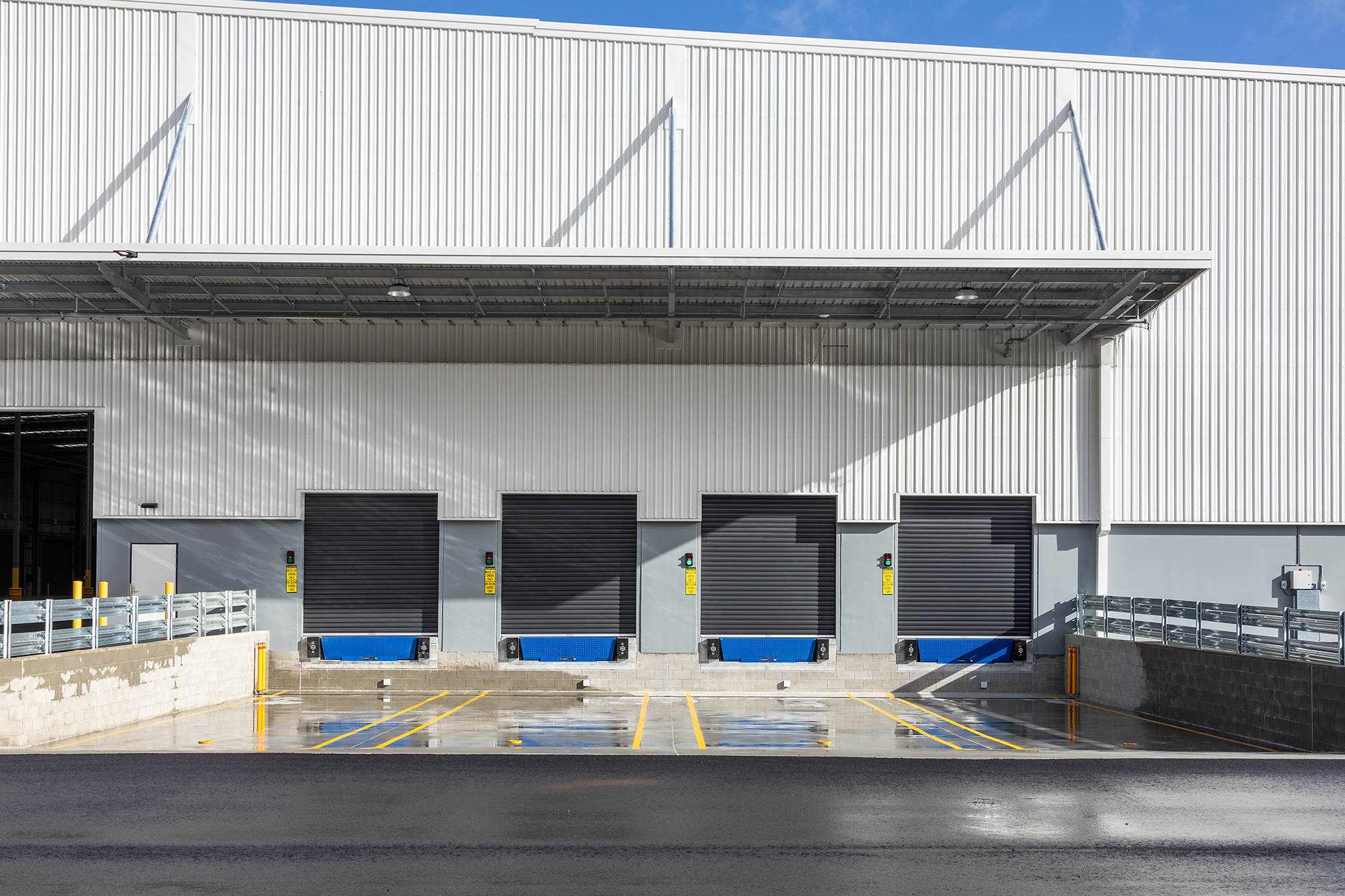 border express australia, industrial, warehouse, 17 tarlton crescent perth airport western australia, d&c contract, logistics, project, development, supply chain, loading dock exterior